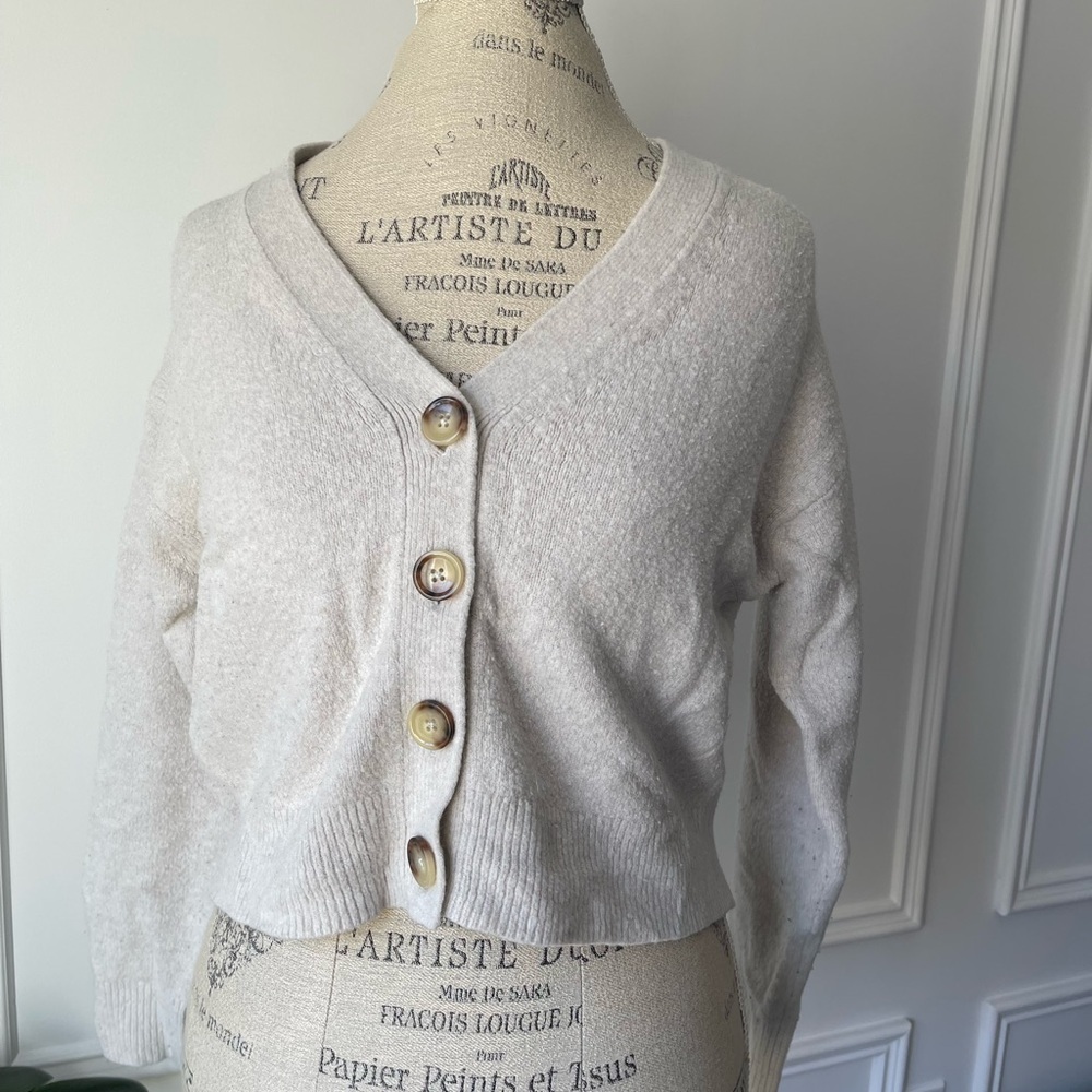4/$24 🧡 Uniqlo Cream Women's Cardigan - Picture 2 of 9